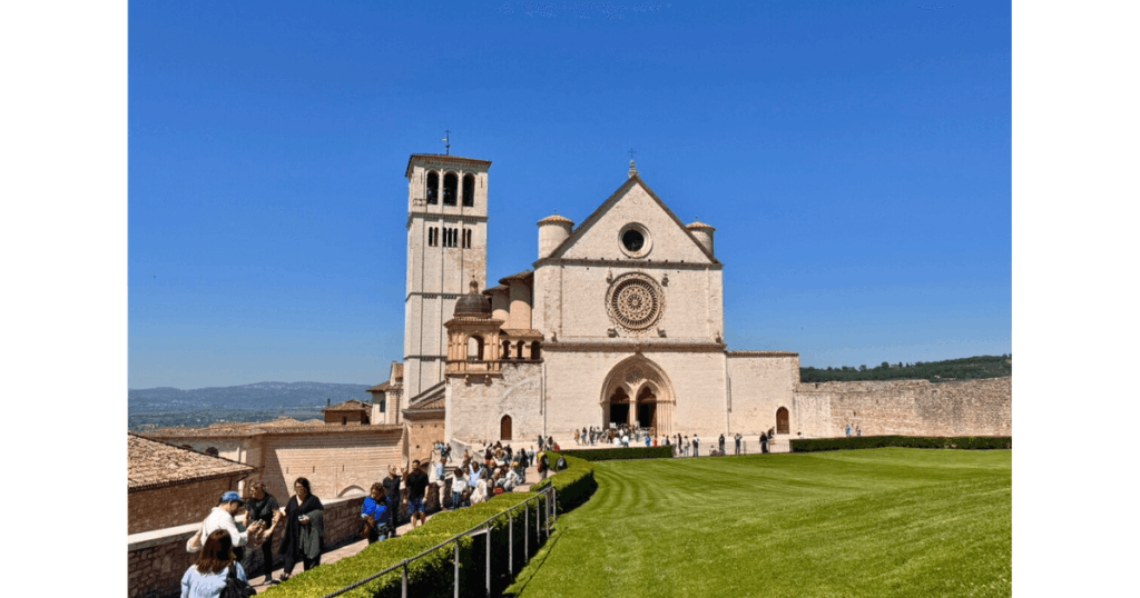 アッシジ(Assisi)・聖フランチェスコの町の大聖堂